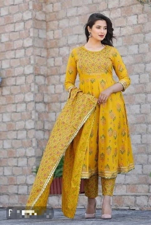 Floral Print Flared Kurti with Pant and Dupatta set uploaded by Unknown on 10/9/2022