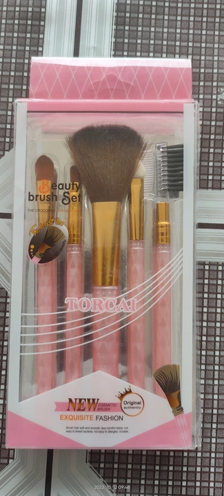 Beauty brush set  uploaded by Surya cosmetics on 10/12/2022