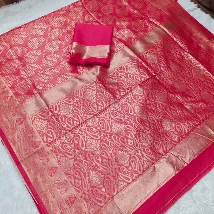 🔥 *Presenting Enchanting Yet Breathable Organic Banarasi Sarees For Intimate And Big Fat Indian Wed uploaded by Lookielooks on 10/13/2022
