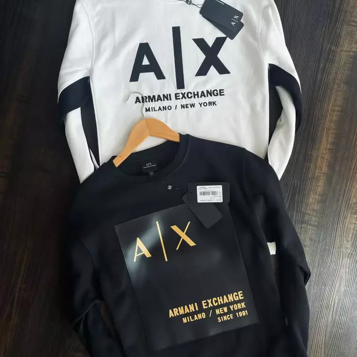 Post image *ARMANI EXCHANGE*😎
Shipment goods 
Sweatshirt.
100% Cotton Bio washed  loop knit fabric 400 to 450 Gsm very soft handfeel / chennile Embroidery / Applique Embroidery / embossed /  leather print  / photo print etc .
Made for export 👌
4 styles are heavy per garment *750 grams*
S-XXL
12211
49+6pcs 📦box!
Scannable Articals

This goods are much more premium 
Personally recommend 👌