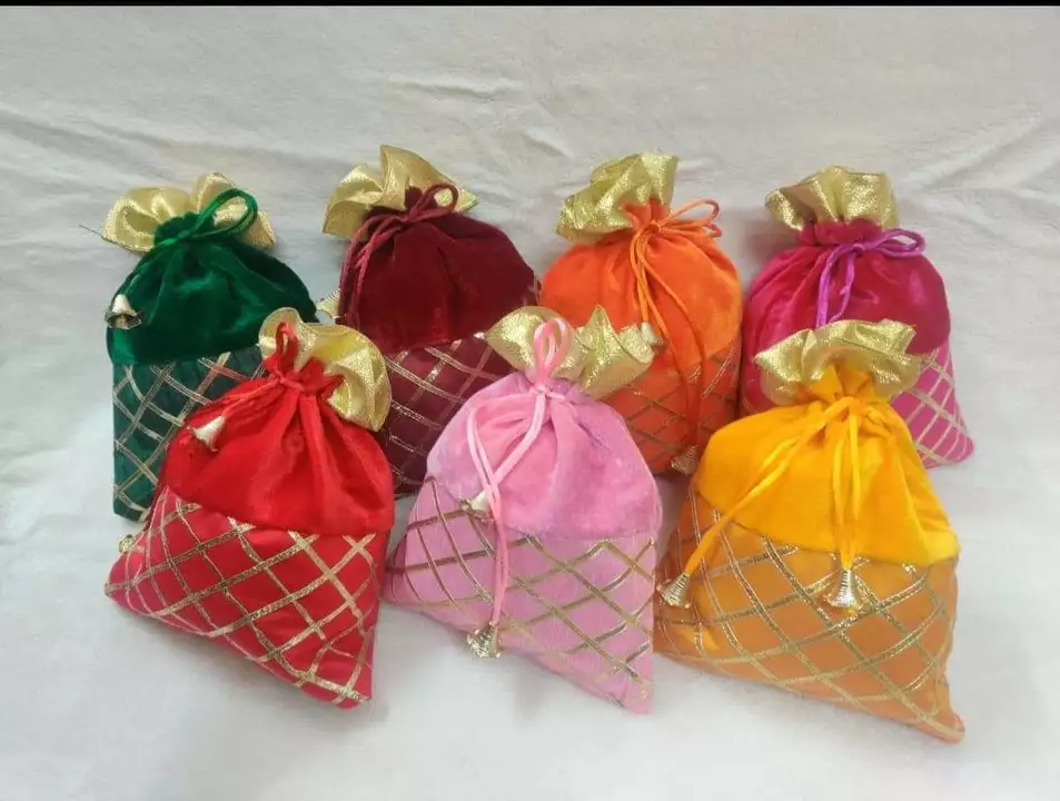 Post image I want 50+ pieces of Potli bag at a total order value of 1000. Please send me price if you have this available.