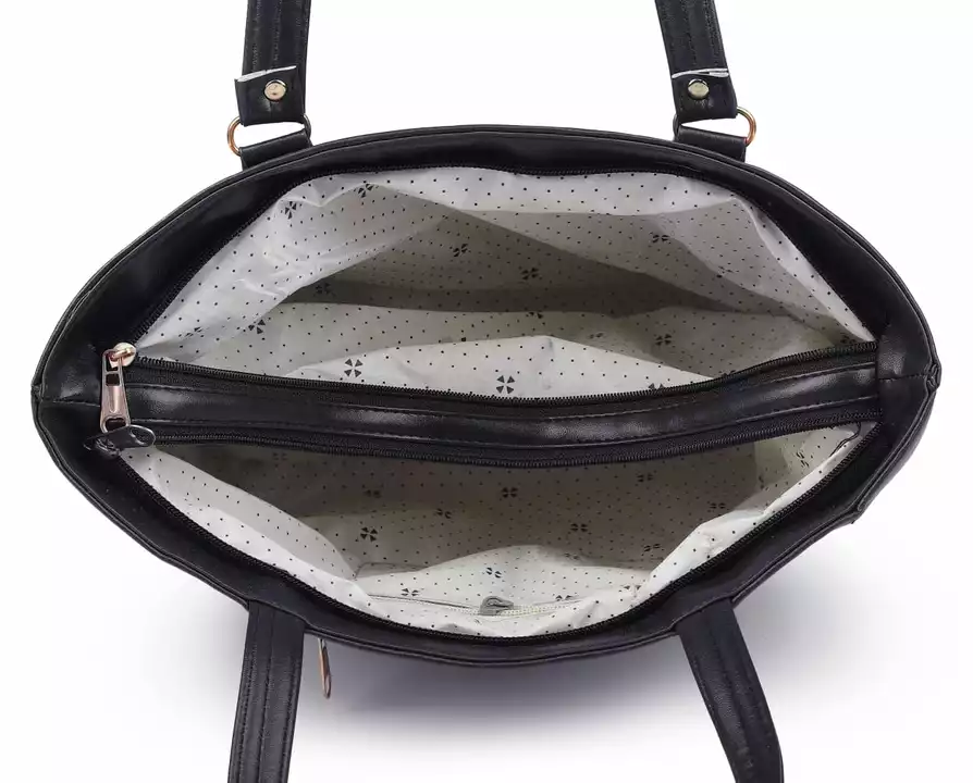 Women shoulder bag uploaded by Sky x fashion on 10/21/2022