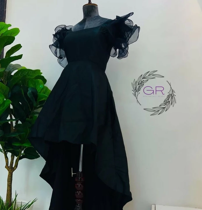 Taffeta silk dress uploaded by business on 10/27/2022