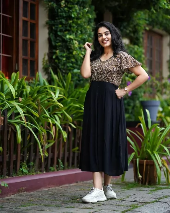 Post image Resellers &amp; Buyers Contact us On Whtsapp @+91 7265930096

*Launching Midi 🌺gown*

😘😘😘😘😘😘😍
The black Beauty 👛🌸
For an absolutely stunning look, 😍wear this Georgotte midi dress with flare sleeve, 🥰Its specially designed for comfortableness and Crafted from georgotte. 🙋🏻‍♀️

Material Fox Georgette with linning with 

Flare - 3.5 Mtrs 
Height - 48"+Inch

Size - S(36)
           M(38) 
            L(40) 
          XL(42) 
         XXL(44)

*Price:- 499+Shipping*