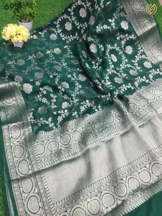 Post image Banaras Handloom Semi Georgette Floral cutwork jangla jaal sarees
Pallu: as in pic
Blouse: plain with border

Any quarries Direct DM us
8423467118
