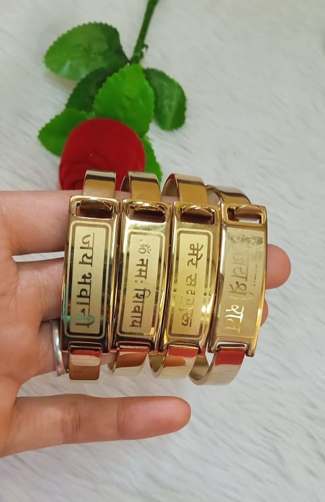 Post image Universal 1GM gold jewelry 
Manufacturer &amp;wholesaler 
Daily use kada
Call/whats app=9730712001