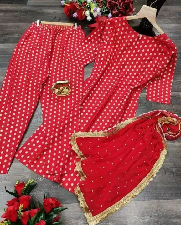 Post image New party wear collection...
New collection.....

Gold printed stiched  suit set with  duppatas.

Size ......  S      M      L    XL    XXL 
 length  44    44     44  44    44

Chest    36    38     40   42    44

Waist    34    36    38    40    42

Sleeve   14    14     14.    14    14

Pant       38   38    38    38    38

*FULL STOCK AVAILABLE*

For more information and more updates on WhatsApp 9610167616