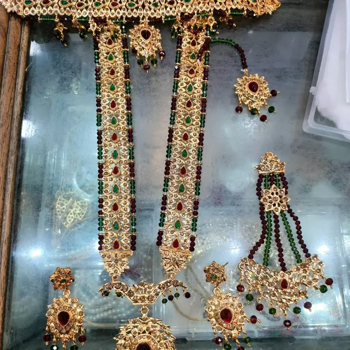Dulhan sets jhumar mang tika earing choker and long haar complete Dulhan set with crystal beads uploaded by business on 11/9/2022