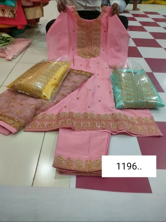 Product uploaded by Sanjeev Textile on 11/10/2022