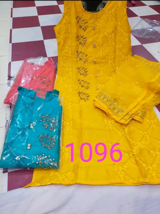 Product uploaded by Sanjeev Textile on 11/10/2022