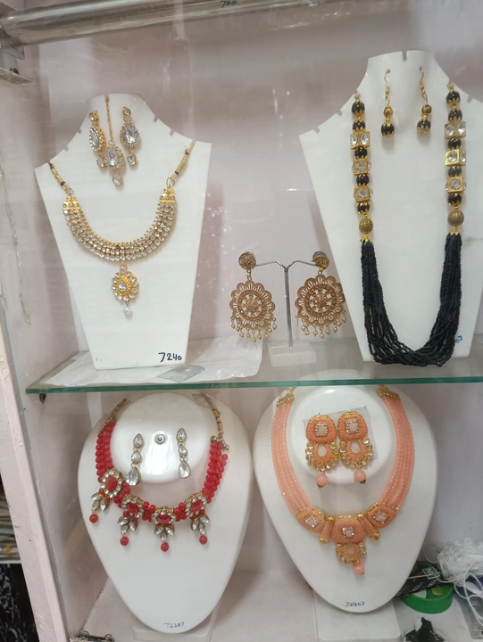 Jewellery uploaded by business on 11/12/2022