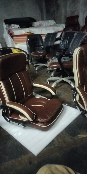 Warehouse Store Images of AK+ chair+ Riwalwing chair dining chair