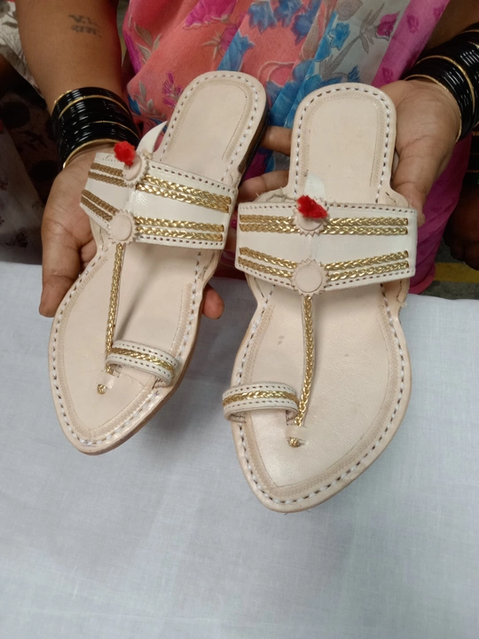 Natural women flat kolhapuri chappals uploaded by Divyam Leather Crafts Pvt Ltd on 11/13/2022