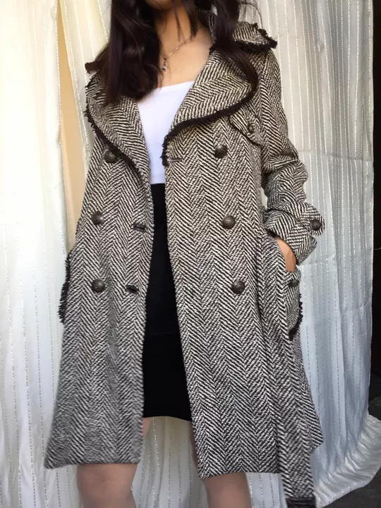 Long coat uploaded by Izzy store on 11/13/2022