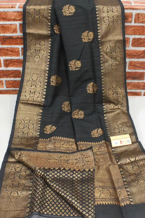 Post image Ham apna products directly banvakar bechte hai   I am weaver of Banarasi handloom saree my whats app number 7860430692