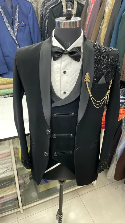 Tuxedo 5pc suit uploaded by business on 11/15/2022