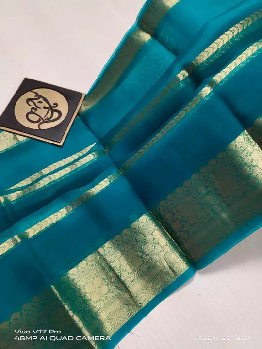 🌹Very demanding saree 🌹

Banarasi  Kora organza dyble silk sarees good quality weaving design 

Ru uploaded by Shifa collection on 11/15/2022