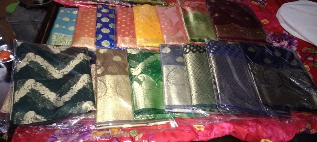 Post image I want 1000 pieces of Dupatta set at a total order value of 1000. Please send me price if you have this available.