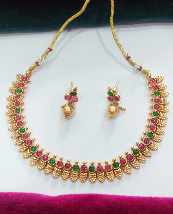 Necklace set for women  uploaded by Chhaya art on 11/16/2022