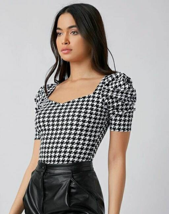 Print crop top uploaded by Indrani Furnishings on 11/19/2022