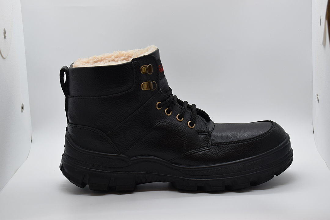 Post image Veestar presents Fur Shoes named as Rock Glacier. Tough and comfortable specially designed for Army in rough terrain. It will keep you feet warm at even -10°C.