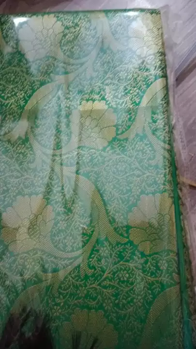 Product image of Banarasi haindwoven silk duptta , price: Rs. 195, ID: banarasi-haindwoven-silk-duptta-cbb70801