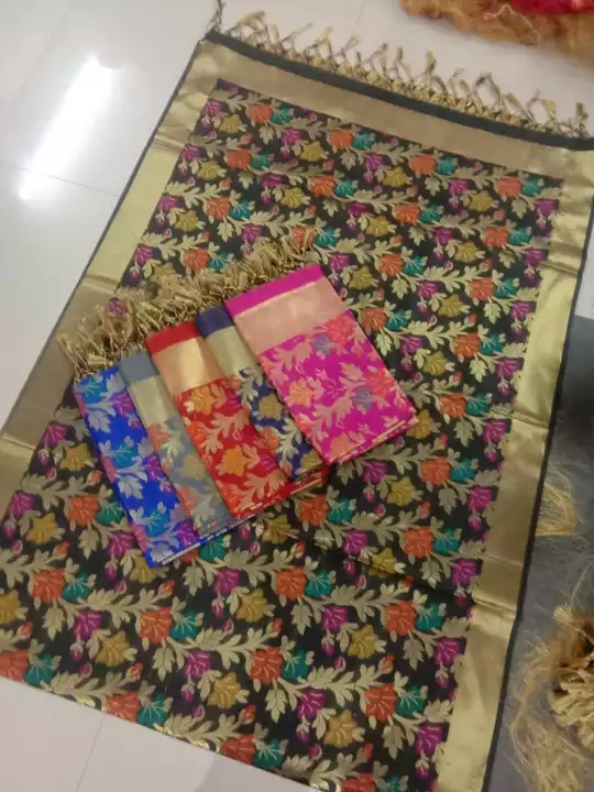 Product image of Banarasi haindloom pure katan silk duptta, price: Rs. 950, ID: banarasi-haindloom-pure-katan-silk-duptta-1e8d323c