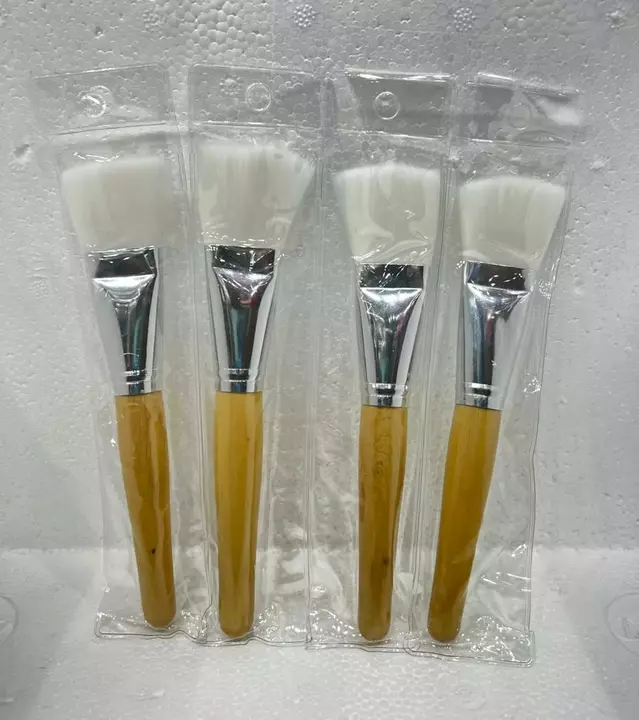 Pack brush available 2size uploaded by Cosmetics and skin care products wholesaler on 11/24/2022