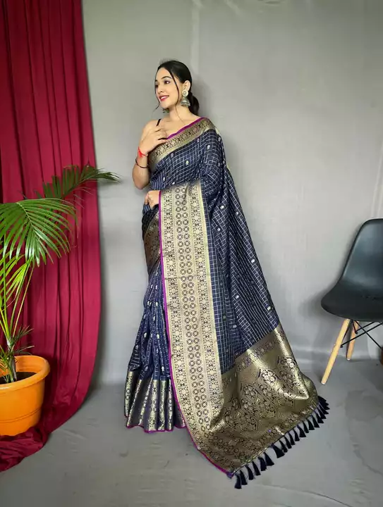 Sarees wholesale  bulk n retail both  uploaded by Threads n knots on 11/26/2022