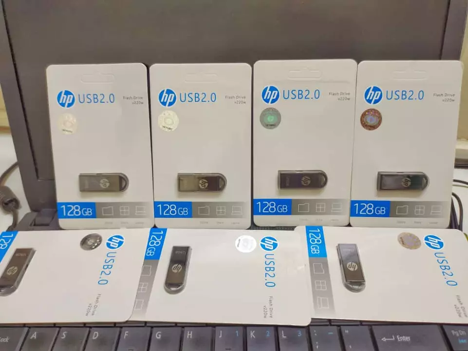 HP USB 2.0 ,128GB  uploaded by Cross trading on 11/29/2022