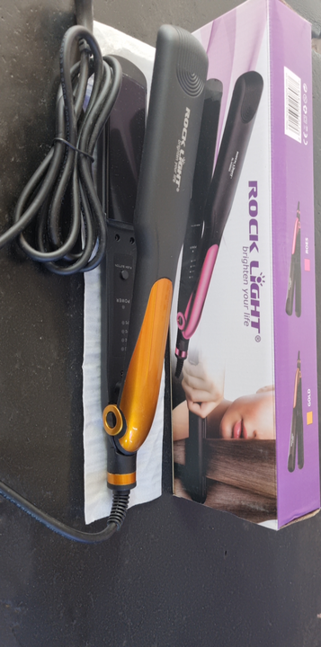 Hair straightner with temperature control uploaded by business on 11/30/2022