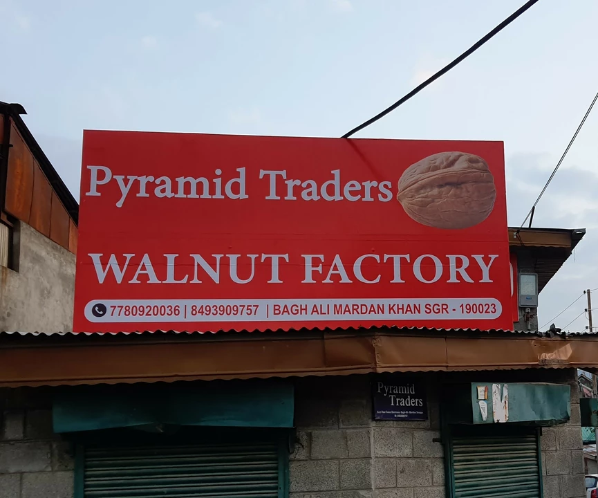 Factory Store Images of Pyramid traders