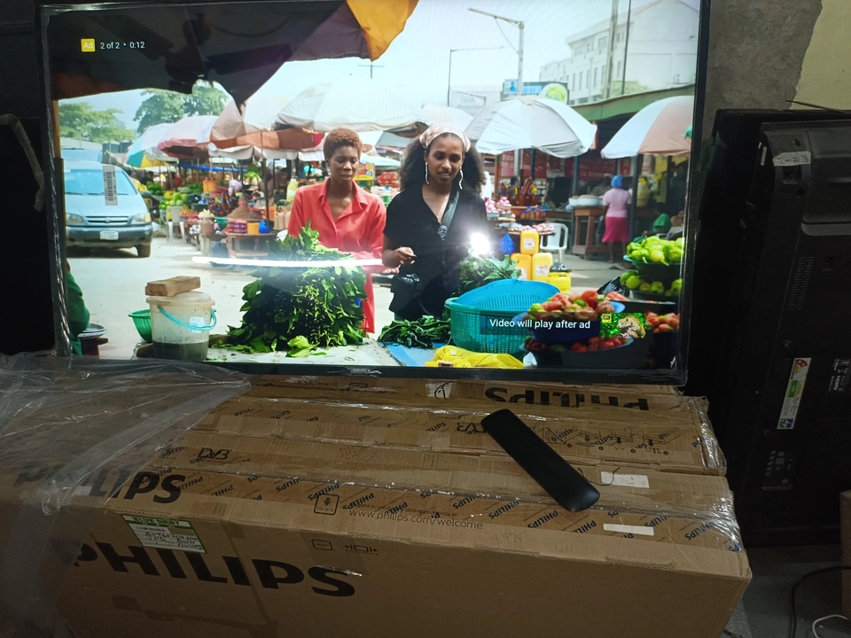 Smart Android LED tv 43inch Philips  uploaded by Crescent on 12/1/2022