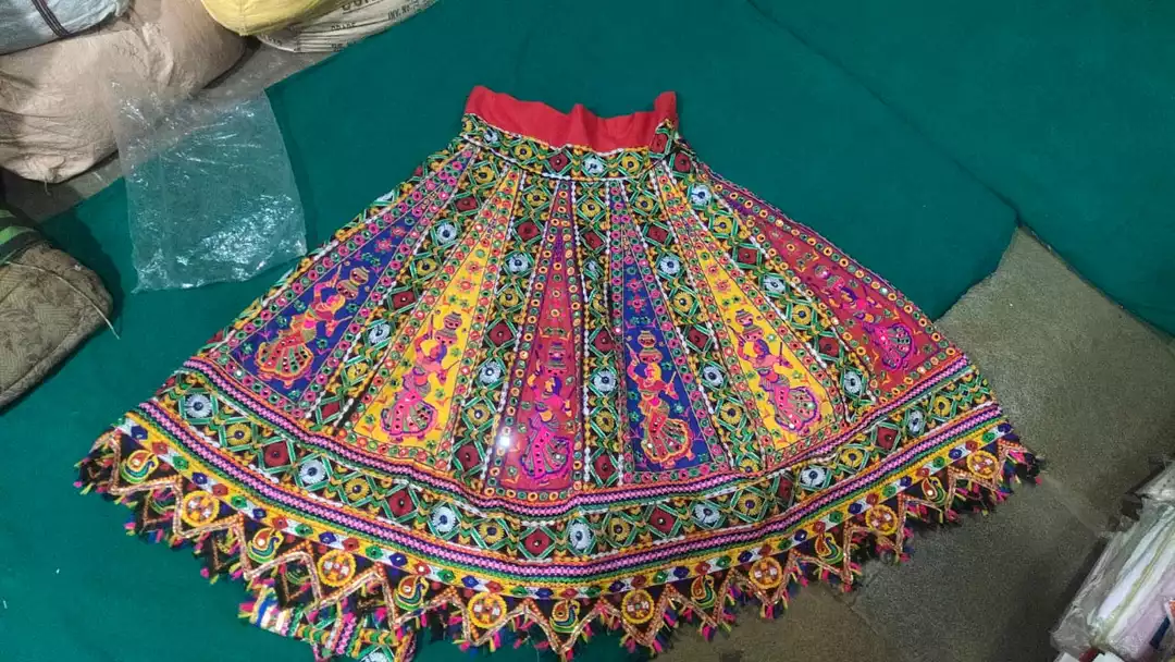 Post image I want 50 pieces of Garba chaniya choli at a total order value of 500. Please send me price if you have this available.