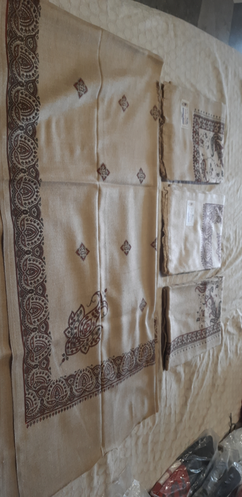 Product image of Shawl , price: Rs. 175, ID: shawl-6f8a444d