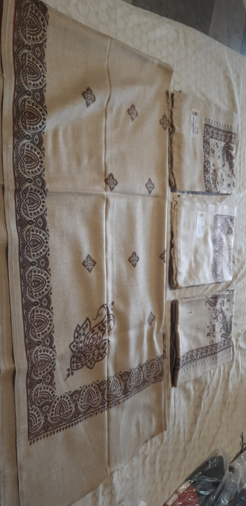 Product image of Shawl , price: Rs. 175, ID: shawl-b8165d50