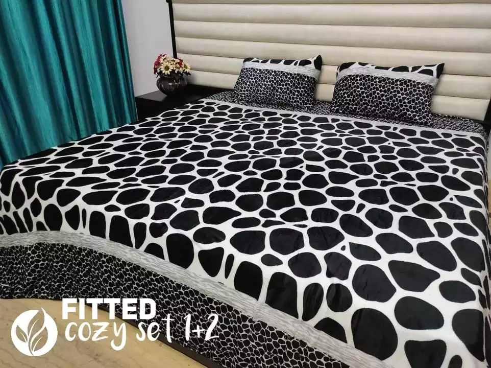 Fitted king-size  bedsheet  uploaded by Bedsheet wholeseller on 12/3/2022