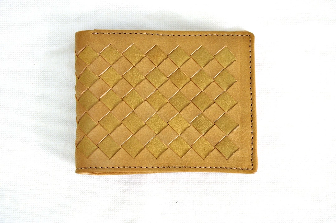 Men's leather woven wallet  uploaded by business on 12/5/2022