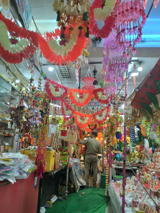Warehouse Store Images of पोशाक