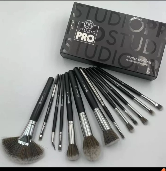 Studio pro  uploaded by Valuable deals on 12/9/2022