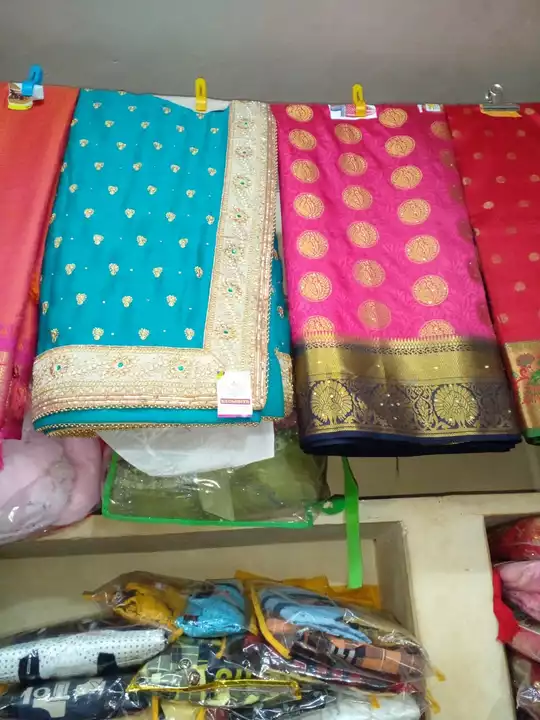 Post image मैं Gold jari cotton saree 2x3  के 40 पीस खरीदना चाहता हूं। कृपया कीमत और प्रोडक्ट भेजें।