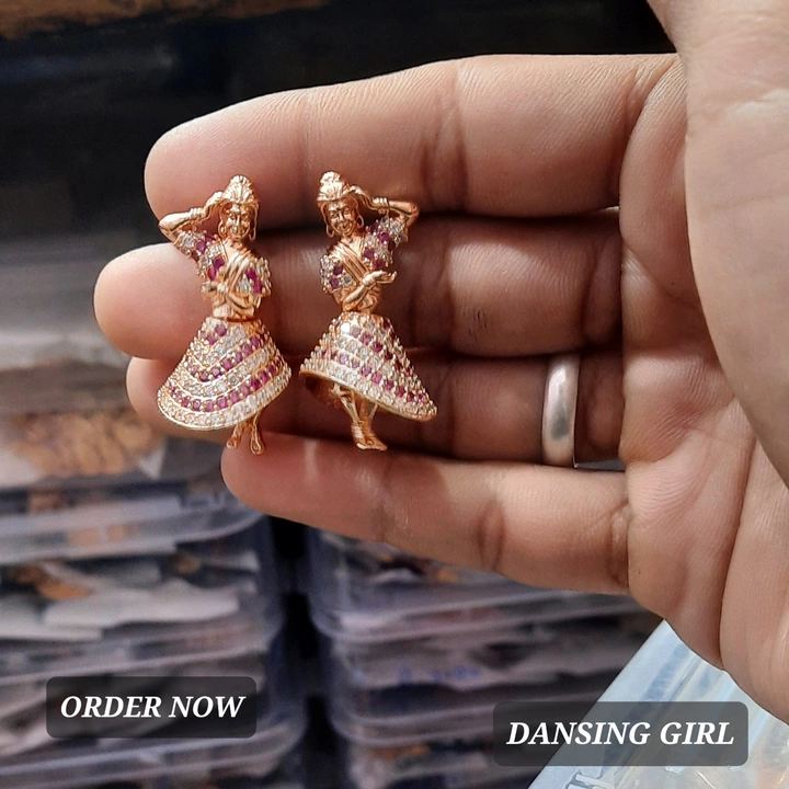 Product image of Dancing girl jhumki, price: Rs. 165, ID: dancing-girl-jhumki-6c2ac43a