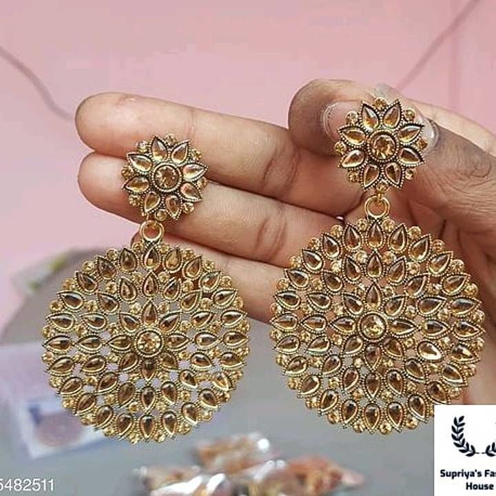 Diva Chic Earrings

 uploaded by Sonal's Fashion House on 2/1/2021