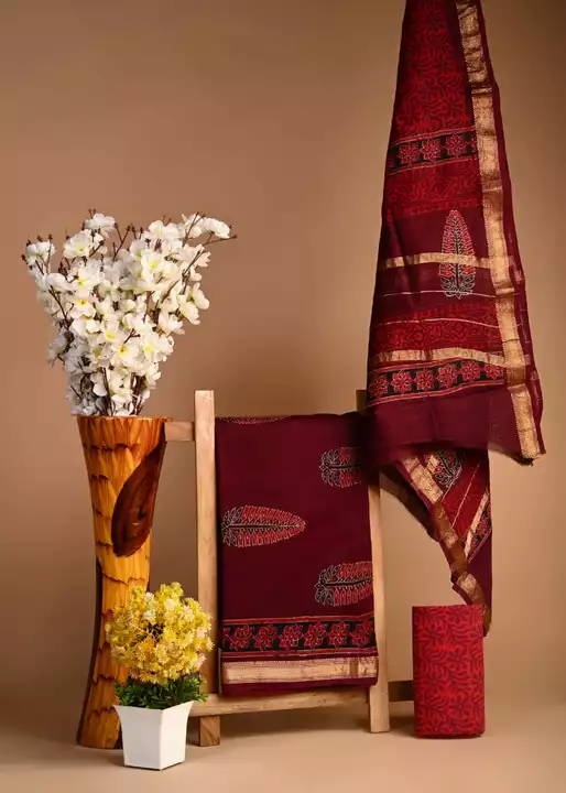 Pure maheshwari silk suite uploaded by Handloom print on 12/14/2022