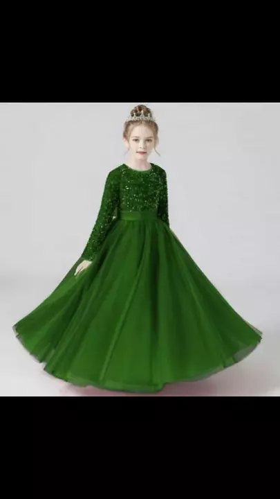 Gown.Set.Green uploaded by business on 12/14/2022