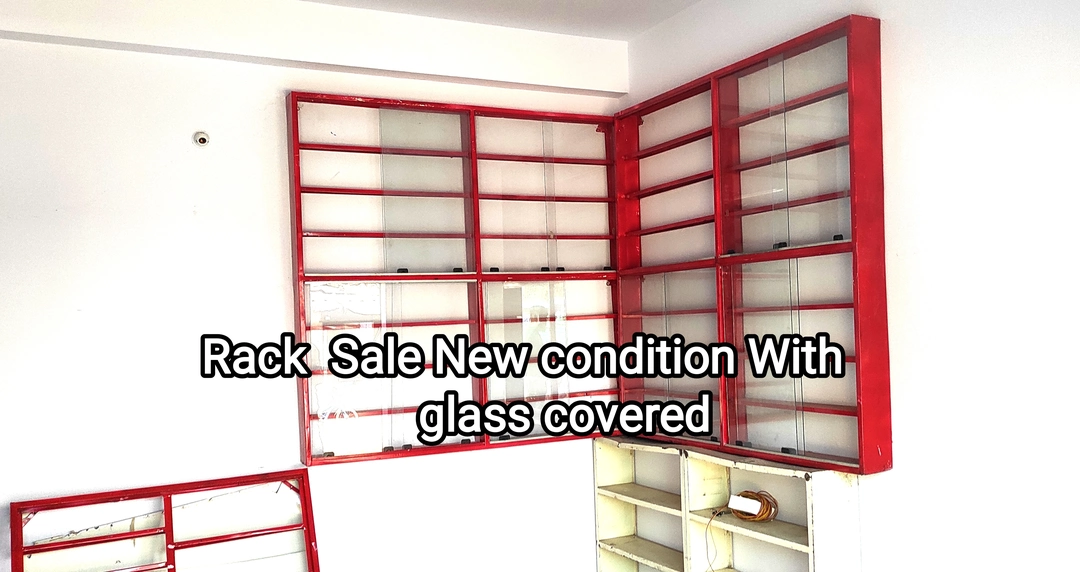 Post image Rack with glass coverd