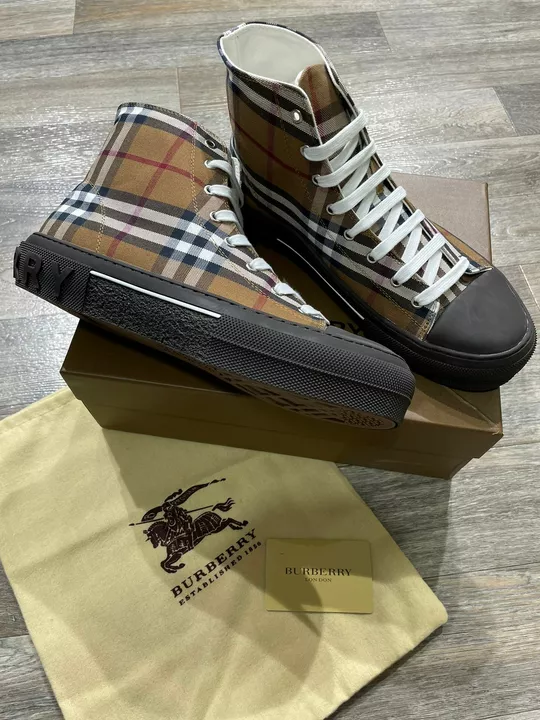 Post image *BURBERRY* HIGH END QUALITY SNEAKERS AVAILABLE NOW
*BURBERRY*HIGH END QUALITY HIGH ANKLE SNEAKERS #2022 STORE ARTICLEWITH ORIGINAL BRAND BOXWITH DUST COVERWITH CARDWITH ORIGINAL CARRY BAG
*41-42-43-44-45*
*7-8-9-10-11*
*@7200 PLUS SHIP*
LIMITED STOCKREADY TO DISPATCH