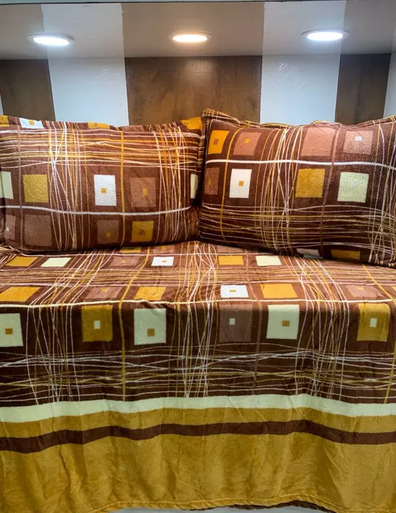 Flannel bedsheet with pillow uploaded by Shree Vardhman Traders on 12/19/2022