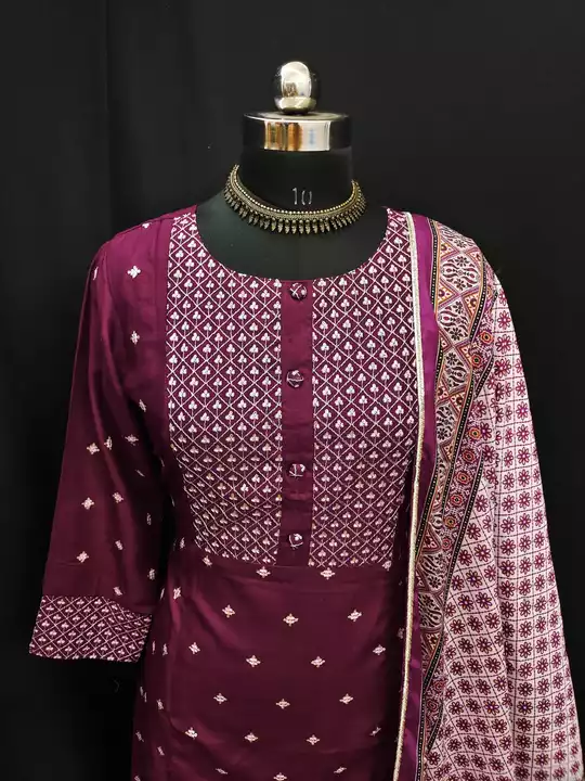 Post image I want 1 pieces of Kurti at a total order value of 1000. Please send me price if you have this available.
