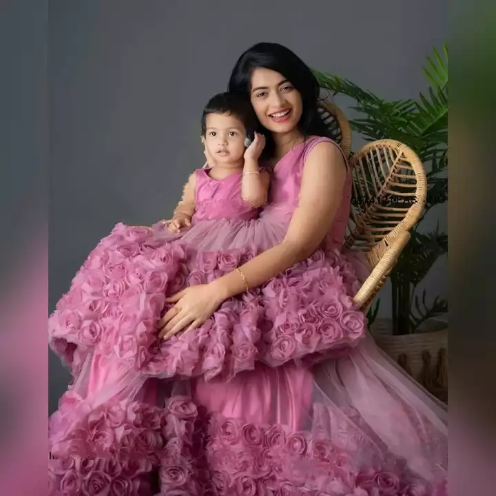 ♥ *_PRESENTING NEW PARTY WEAR WOMEN MOM-DAUGHTER SET_* ♥

✨ *MOM :* soft Tissue Net with heavy Petal uploaded by Mahalaxmi collection on 12/20/2022